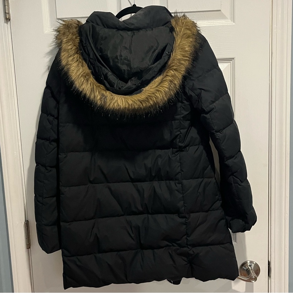 Uniqlo Women’s Long Black Puffer Coat with Fur Trim - Picture 2 of 3